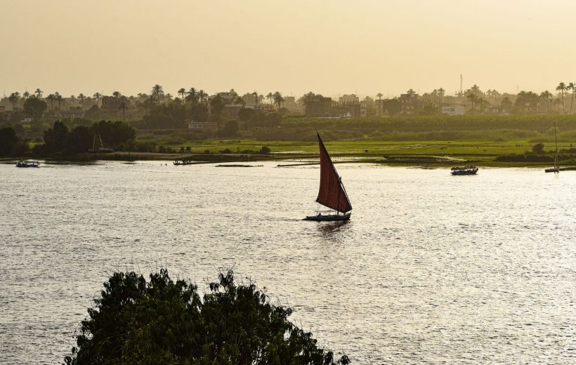 Paseo en Faluca al Atardecer y Cena Tradicional en Luxor
